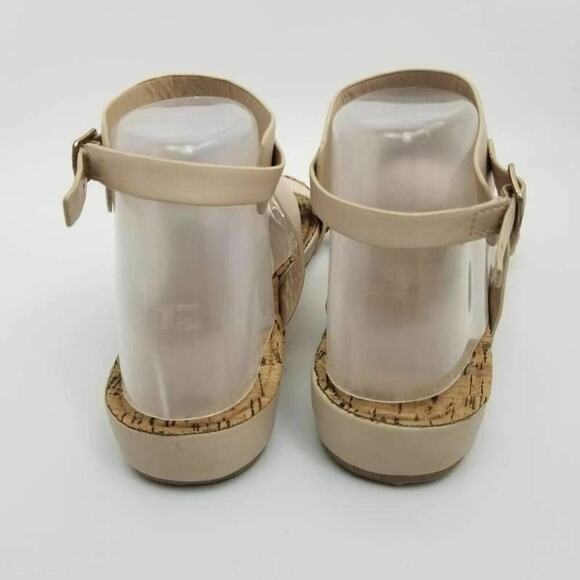 Restricted Womens Ankle Strap Buckle Flat Sandals Beige Size 8.5 - Picture 3 of 12